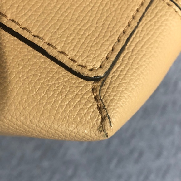 Burberry medium lavenby reversible tote - Picture 6 of 9